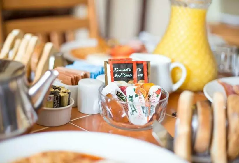 Hotel The West Bank Guest House