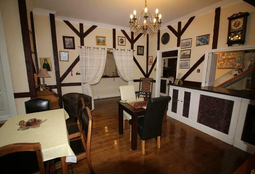 Hotel The West Bank Guest House