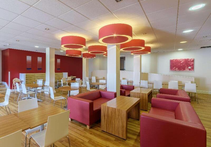 Отель Travelodge Scarborough St Nicholas