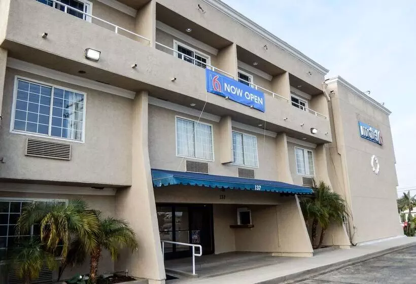 Motel 6 Azusa