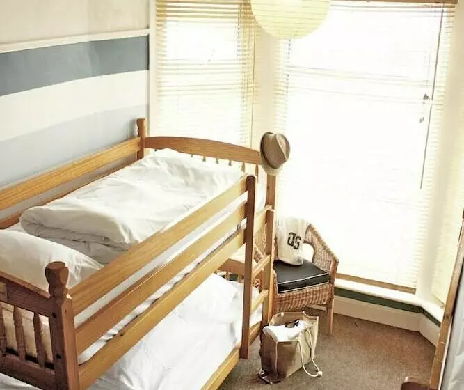 호스텔 Base Surf Lodge