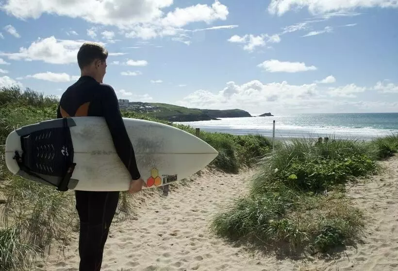 호스텔 Base Surf Lodge