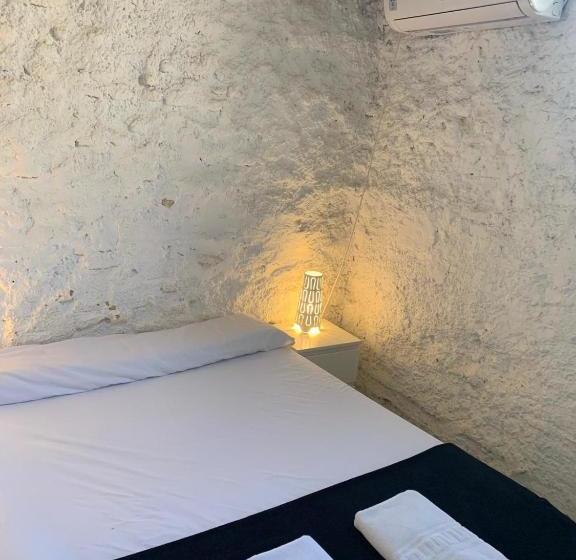 Majatalo Barbieri Cave