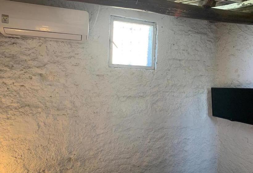 Majatalo Barbieri Cave