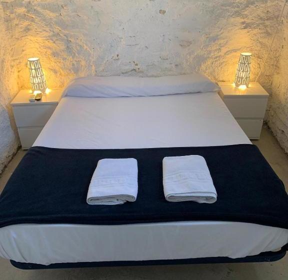 Majatalo Barbieri Cave