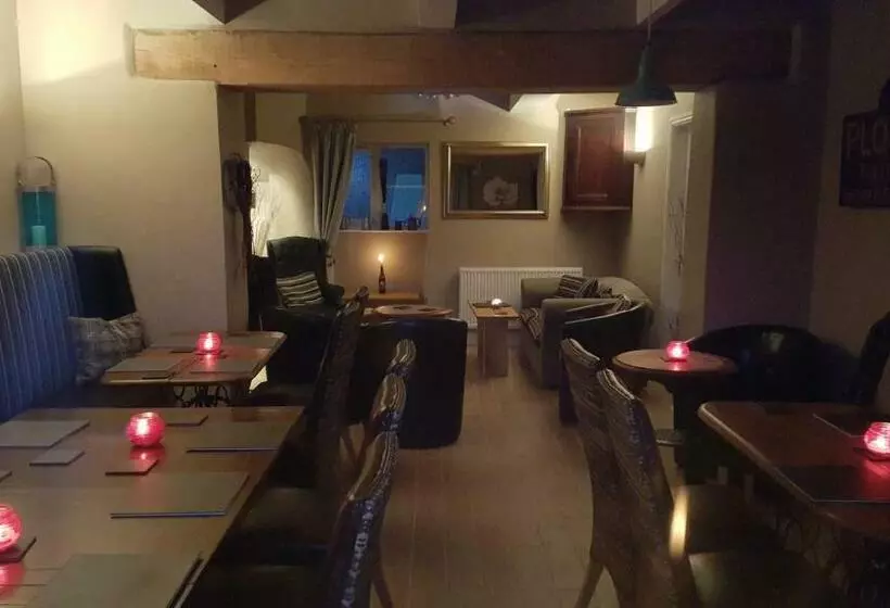 ユースホステル The Plough Inn