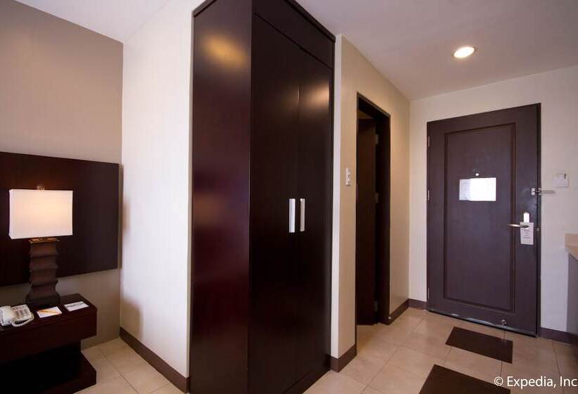 ホテル Alpa City Suites