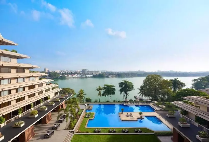 בית מלון כפרי Cinnamon Lakeside