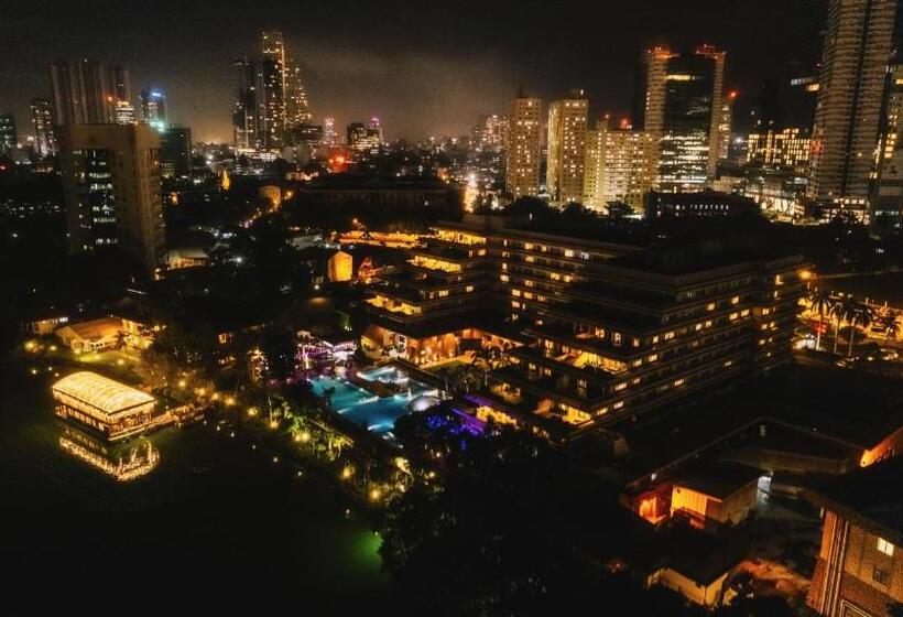 ホテル Cinnamon Lakeside