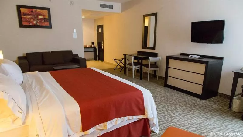 Отель Excellence Express & Suites