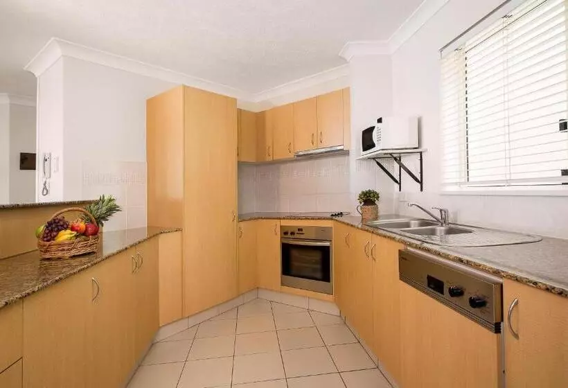 Отель Golden Riviera Absolute Beachfront Resort