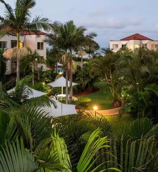 Отель Golden Riviera Absolute Beachfront Resort