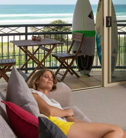 Отель Golden Riviera Absolute Beachfront Resort