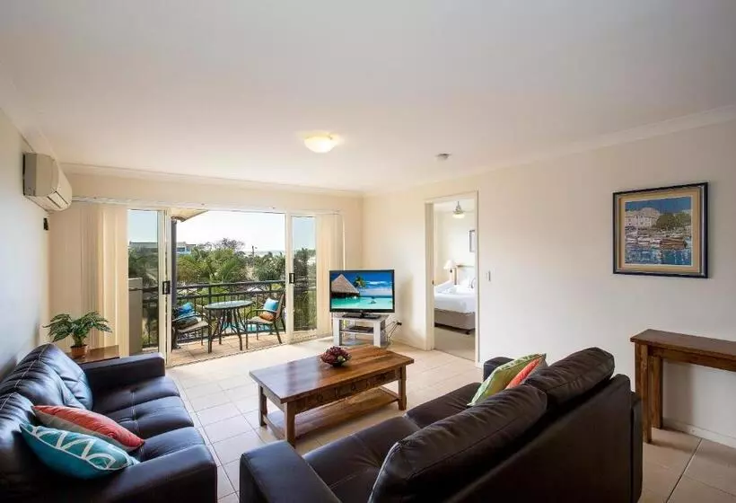 Отель Golden Riviera Absolute Beachfront Resort