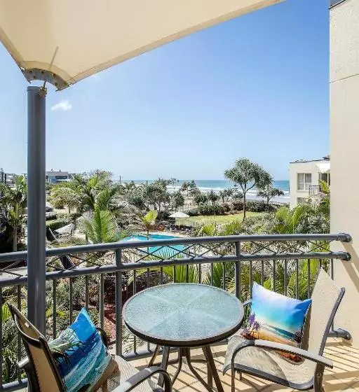 Отель Golden Riviera Absolute Beachfront Resort