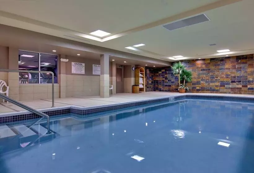 Holiday Inn Express Hotel & Suites Chatham South, An Ihg