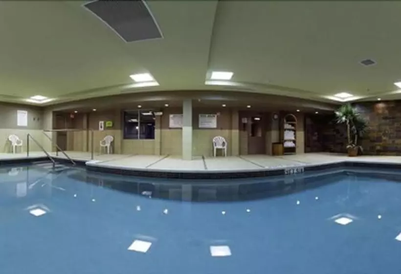 Holiday Inn Express Hotel & Suites Chatham South, An Ihg