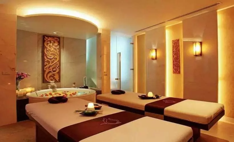 בית מלון כפרי The Platinum Suite Bangkok