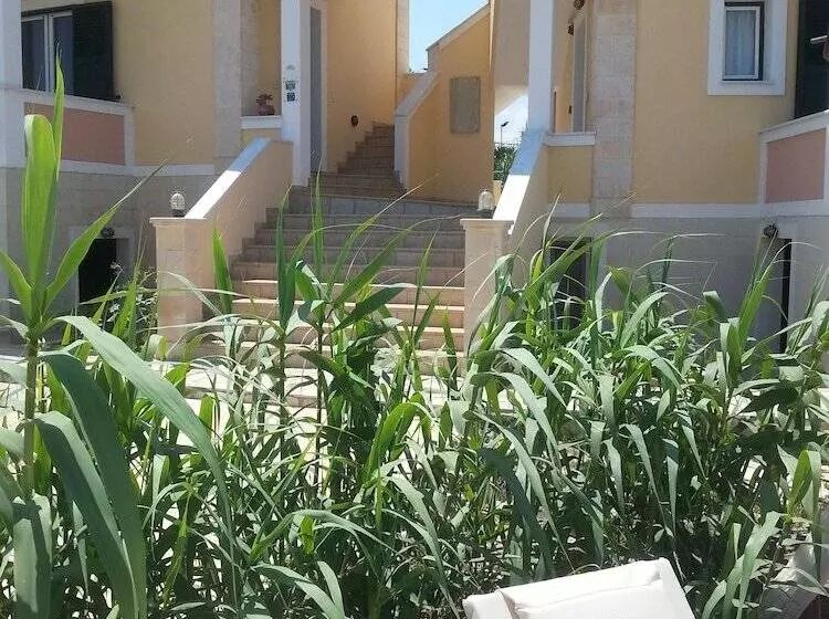 Irides Luxury Studios & Apartments