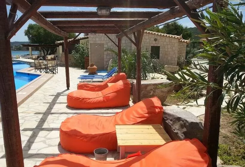 Irides Luxury Studios & Apartments