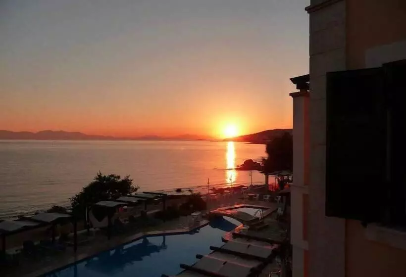 Irides Luxury Studios & Apartments