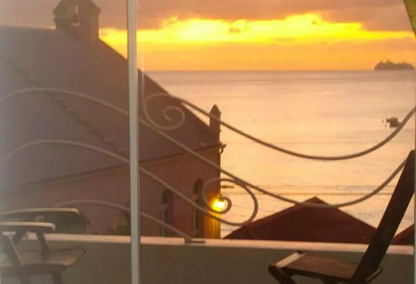 هتل Coral Lane Beach Apartments