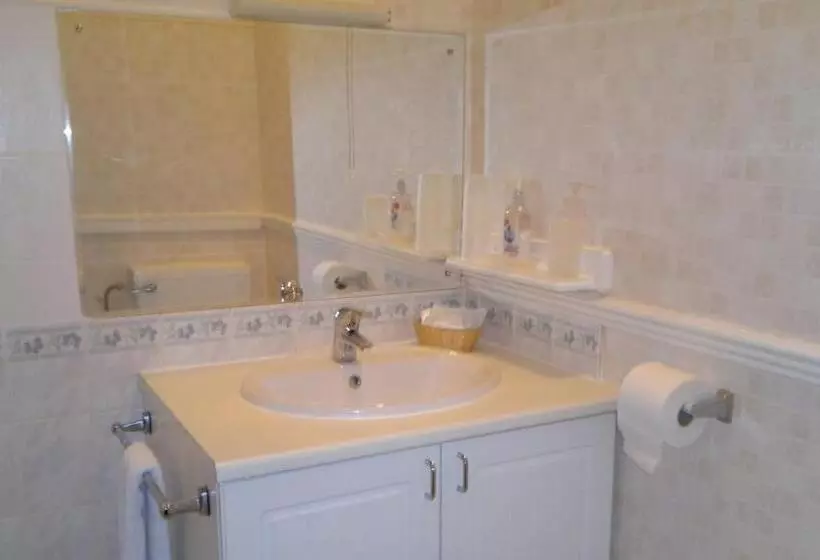 Bed and Breakfast Annie's Guest House