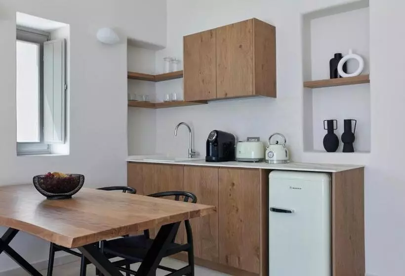 Apanemo Hotel & Suites