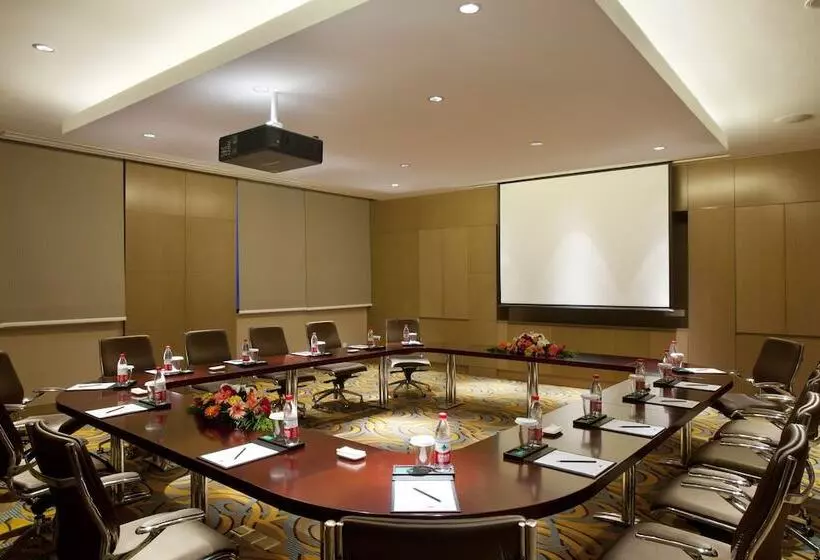 Отель Crowne Plaza Yichang, An Ihg