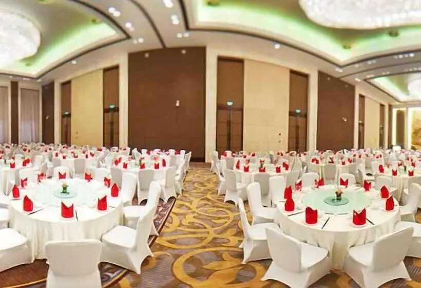 Отель Crowne Plaza Yichang, An Ihg