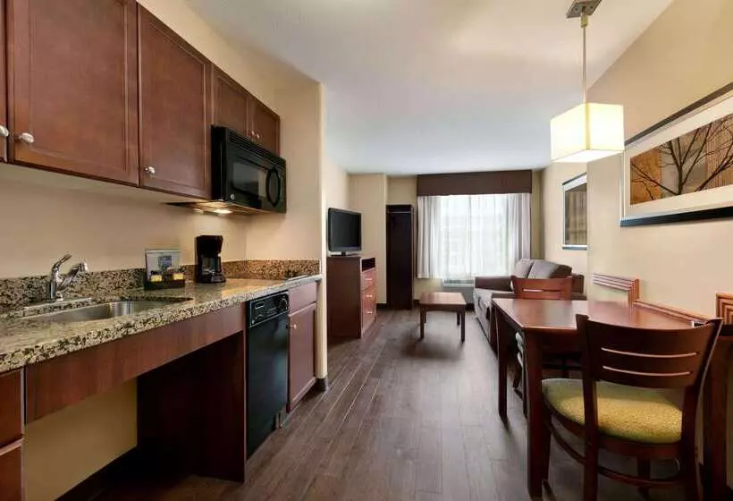 酒店 Days Inn & Suites By Wyndham Sherwood Park Edmonton