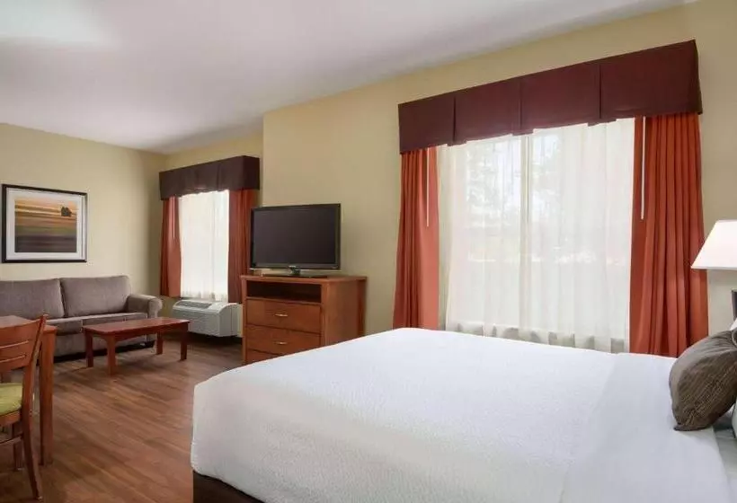 酒店 Days Inn & Suites By Wyndham Sherwood Park Edmonton