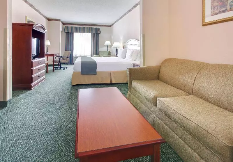 Holiday Inn Express Hotel & Suites Cleveland By Ihg