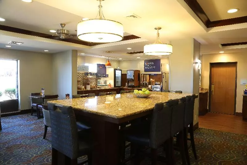 Holiday Inn Express Hotel & Suites Cleveland By Ihg