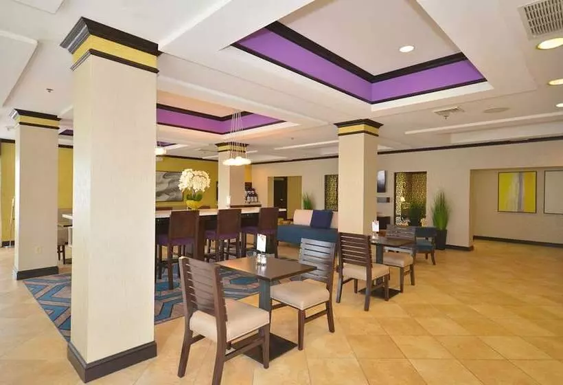 호텔 Holiday Inn Express & Suites Farmington By Ihg