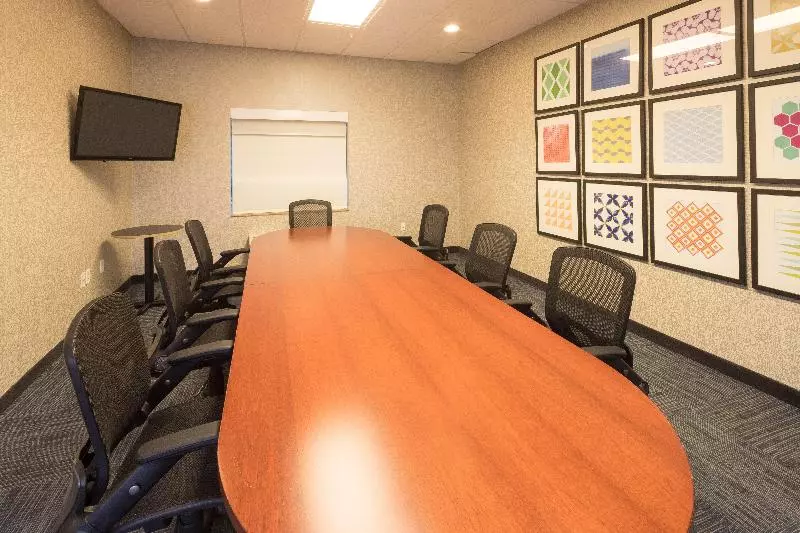 Holiday Inn Express Hotel & Suites Grand Blanc, An Ihg