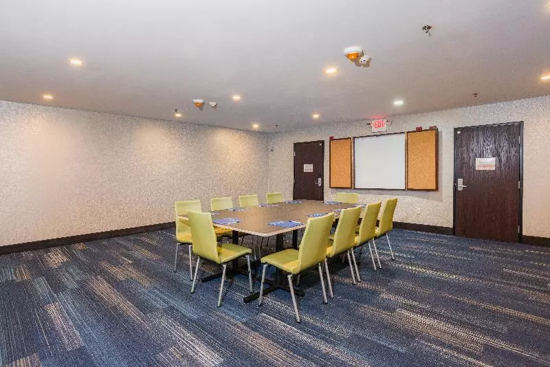 Holiday Inn Express Hotel & Suites Swansea, An Ihg