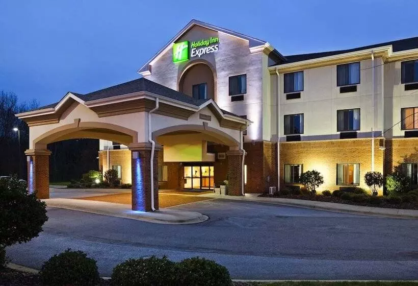 Отель Holiday Inn Express Forest City, An Ihg