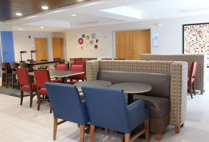 호텔 Holiday Inn Express Forest City, An Ihg