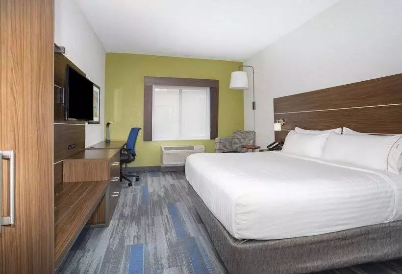 Отель Holiday Inn Express Kansas City At The Legends!, An Ihg