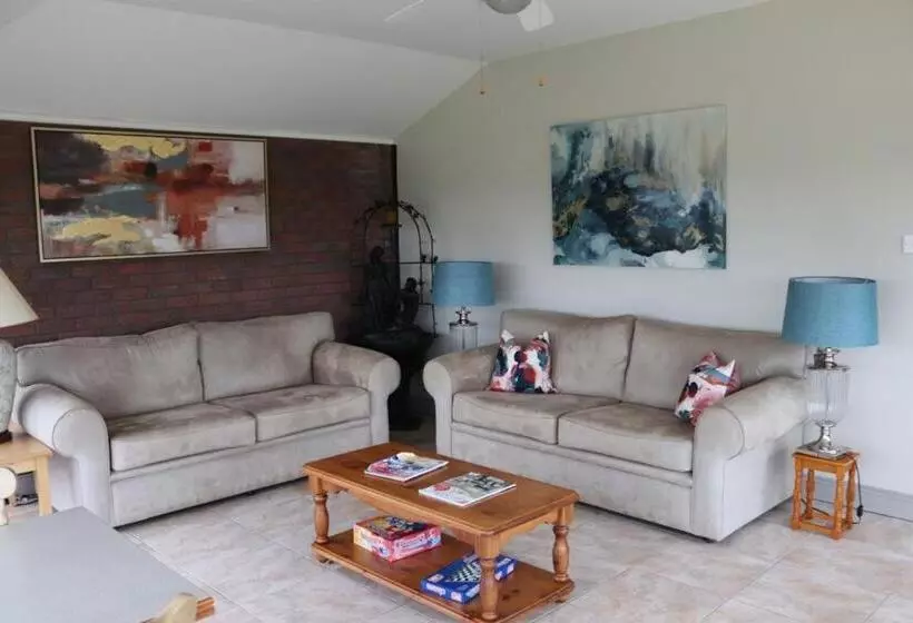 Bed and Breakfast Hillview Lodge