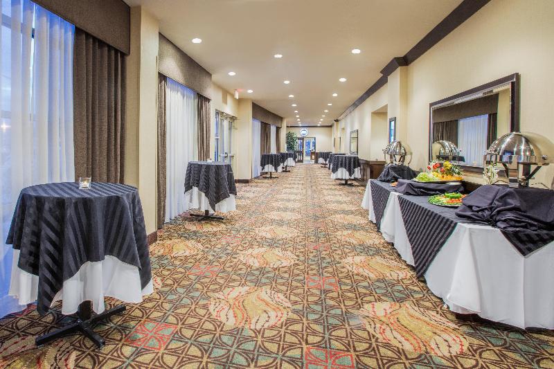 בית מלון כפרי Crowne Plaza Anchorage Midtown, An Ihg