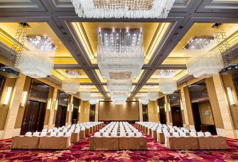 Отель Crowne Plaza Chengdu Panda Garden By Ihg