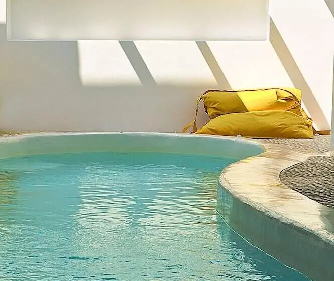 בית מלון כפרי Kapetan Tasos Suites