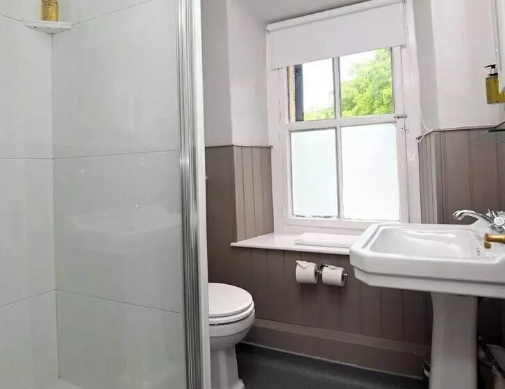 Hotel Wheatsheaf, Baslow By Marston S Inns