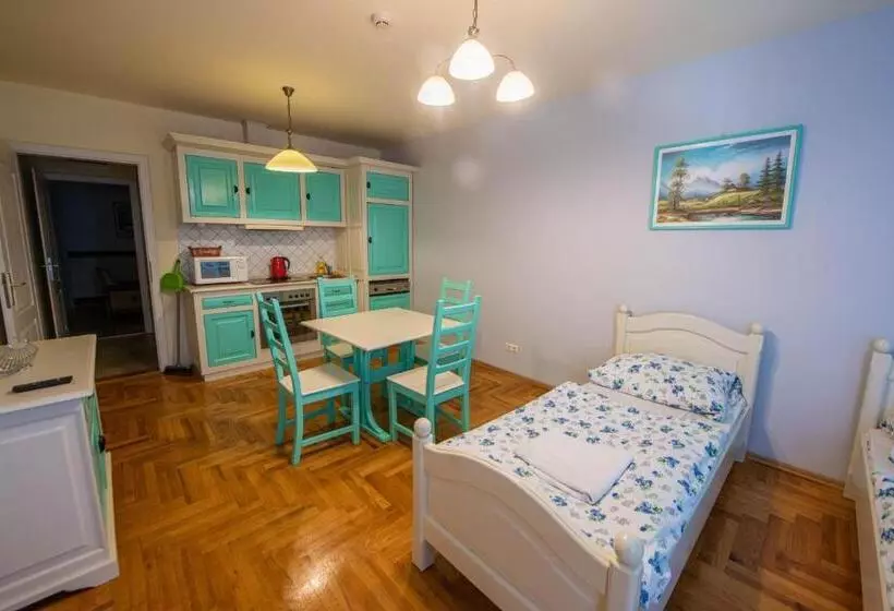 Pater Apartments And Rooms