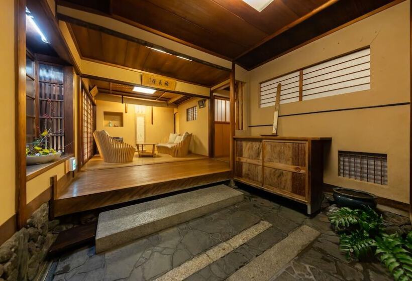 旅館 Izuyasu Traditional Kyoto Inn Serving Kyoto Cuisine