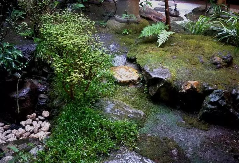 Рёкан Izuyasu Traditional Kyoto Inn Serving Kyoto Cuisine