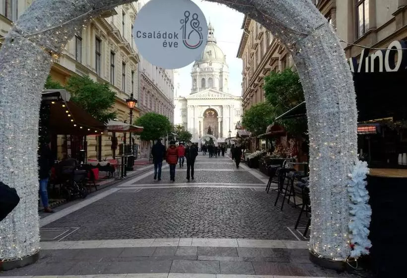 Patrik S Budapest Center Apartment