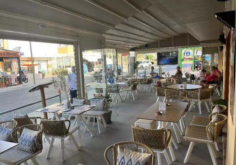 Acropolis Apartments